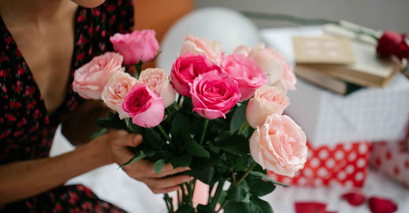 flowers and gifts; creating a memorable gift experience; scented candle gifts