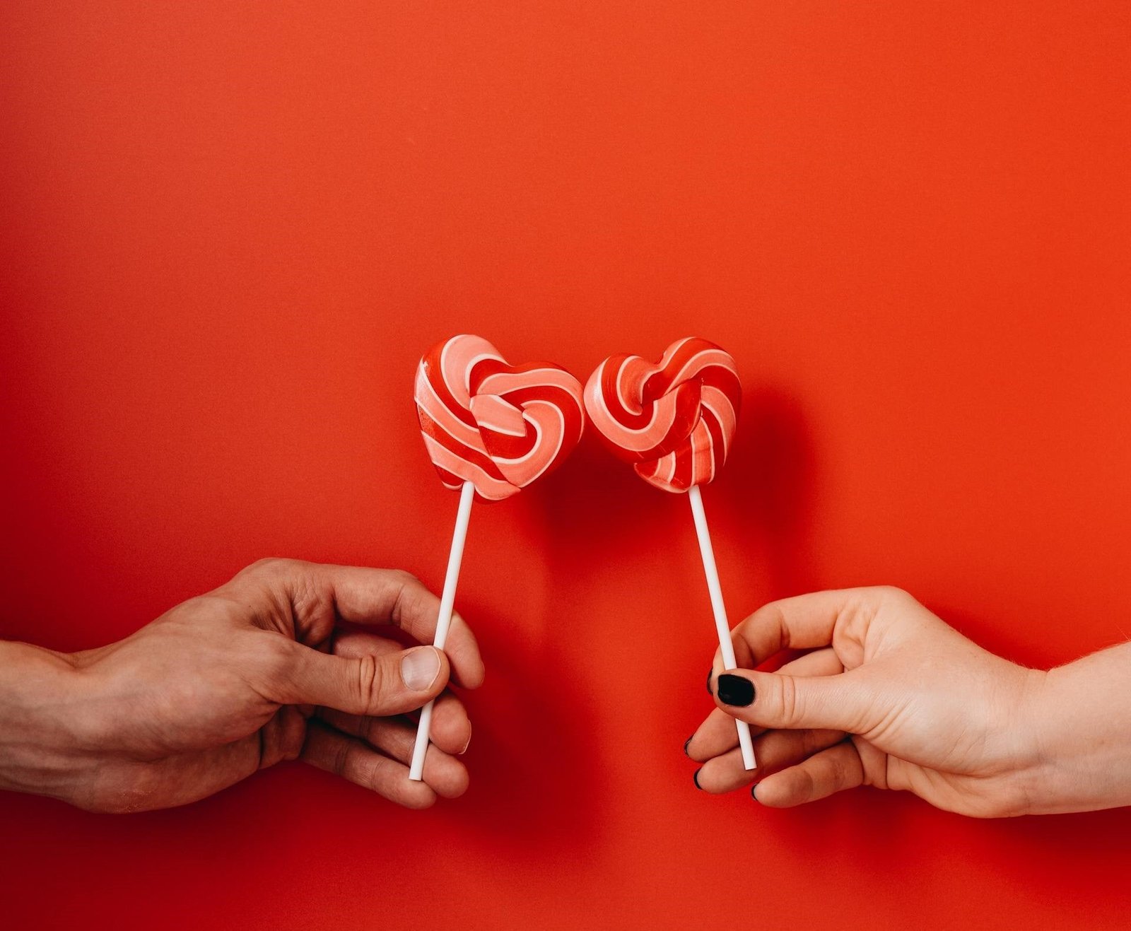 kiss; heart; lollipop; couple; wedding anniversary; gift idea; for her; for him; gift ideas; getaway