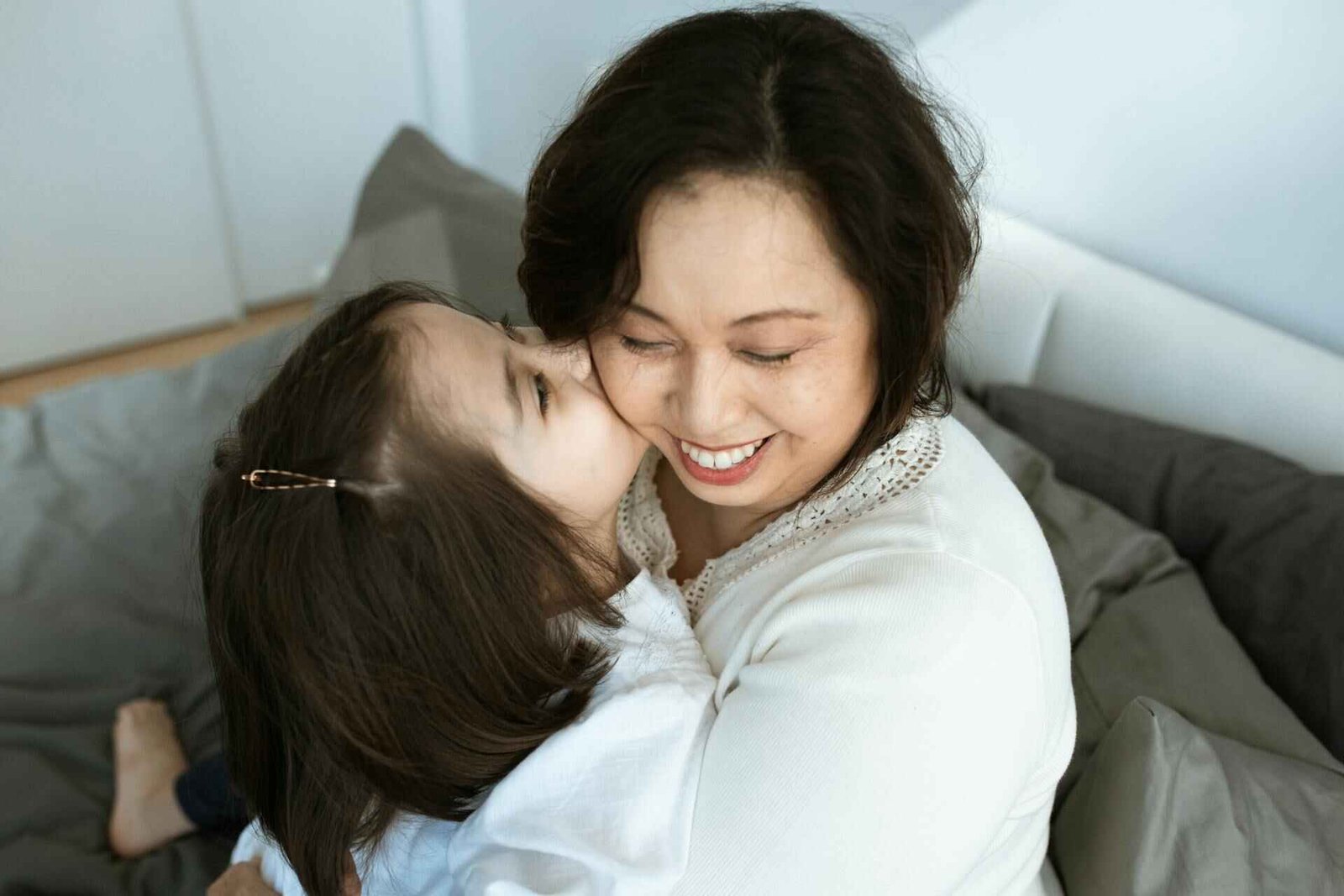 kissing mom; mother's day gift ideas; scented candles as mother's day gift